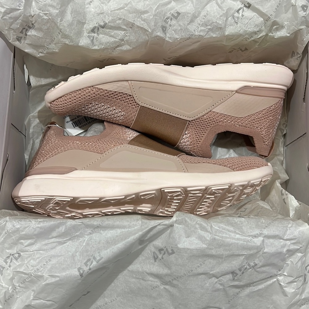 NWT!  Lululemon APL Rose Dust Techloom Bloss.  Size 6.